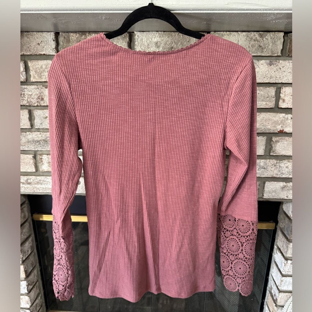 Lace sleeve tee - Picture 5 of 8